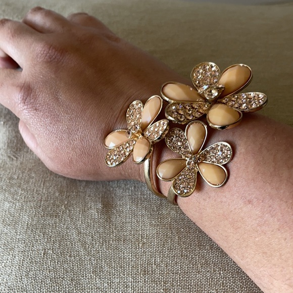 Rhinestone Adjustable Floral Bracelet - Picture 4 of 5